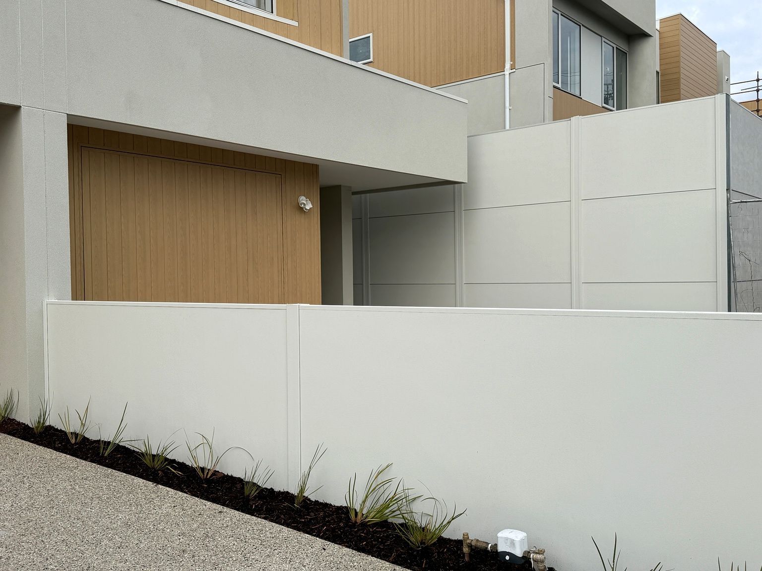 Brighton project: TrendWall and EstateWall with trendwall and estatewall, integrated trendwall retaining, express joining profiles. Photo 7 of 10.