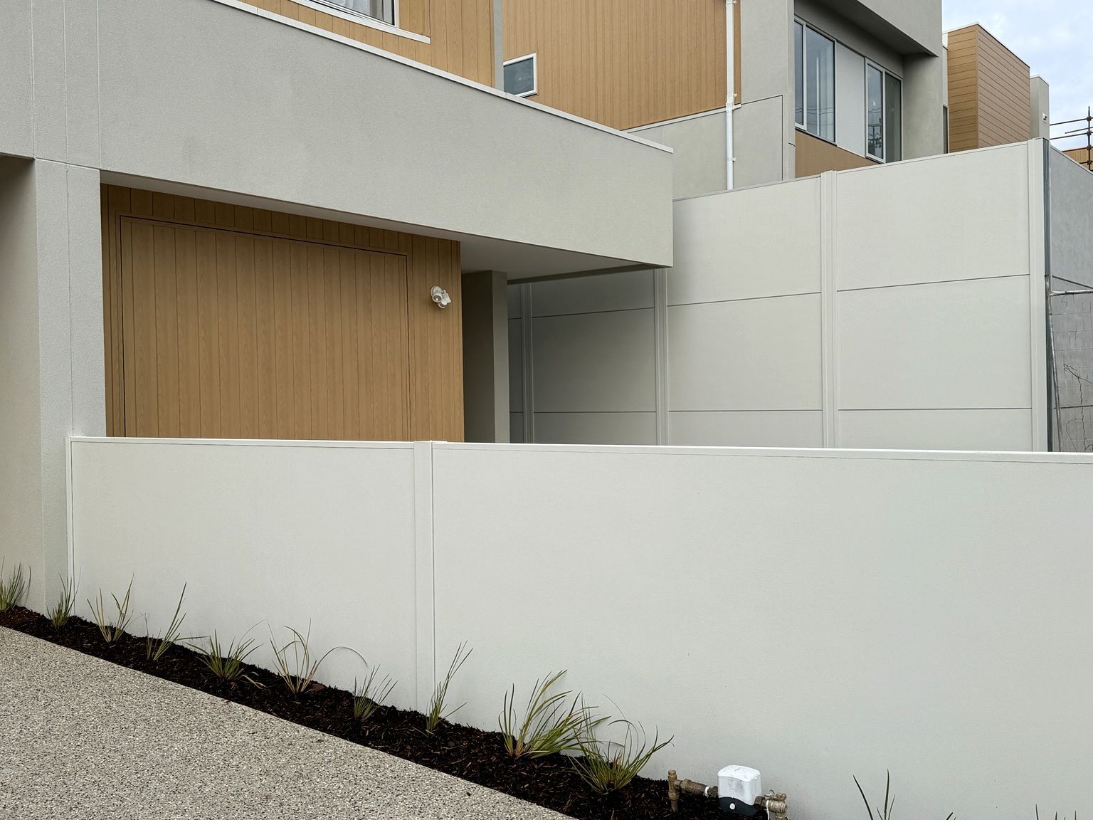Brighton project: TrendWall and EstateWall with trendwall and estatewall, integrated trendwall retaining, express joining profiles. Photo 8 of 10.