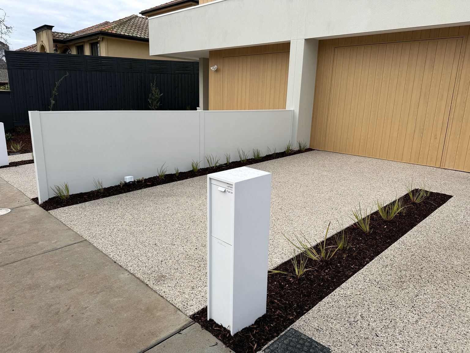 Brighton project: TrendWall and EstateWall with trendwall and estatewall, integrated trendwall retaining, express joining profiles. Photo 10 of 10.