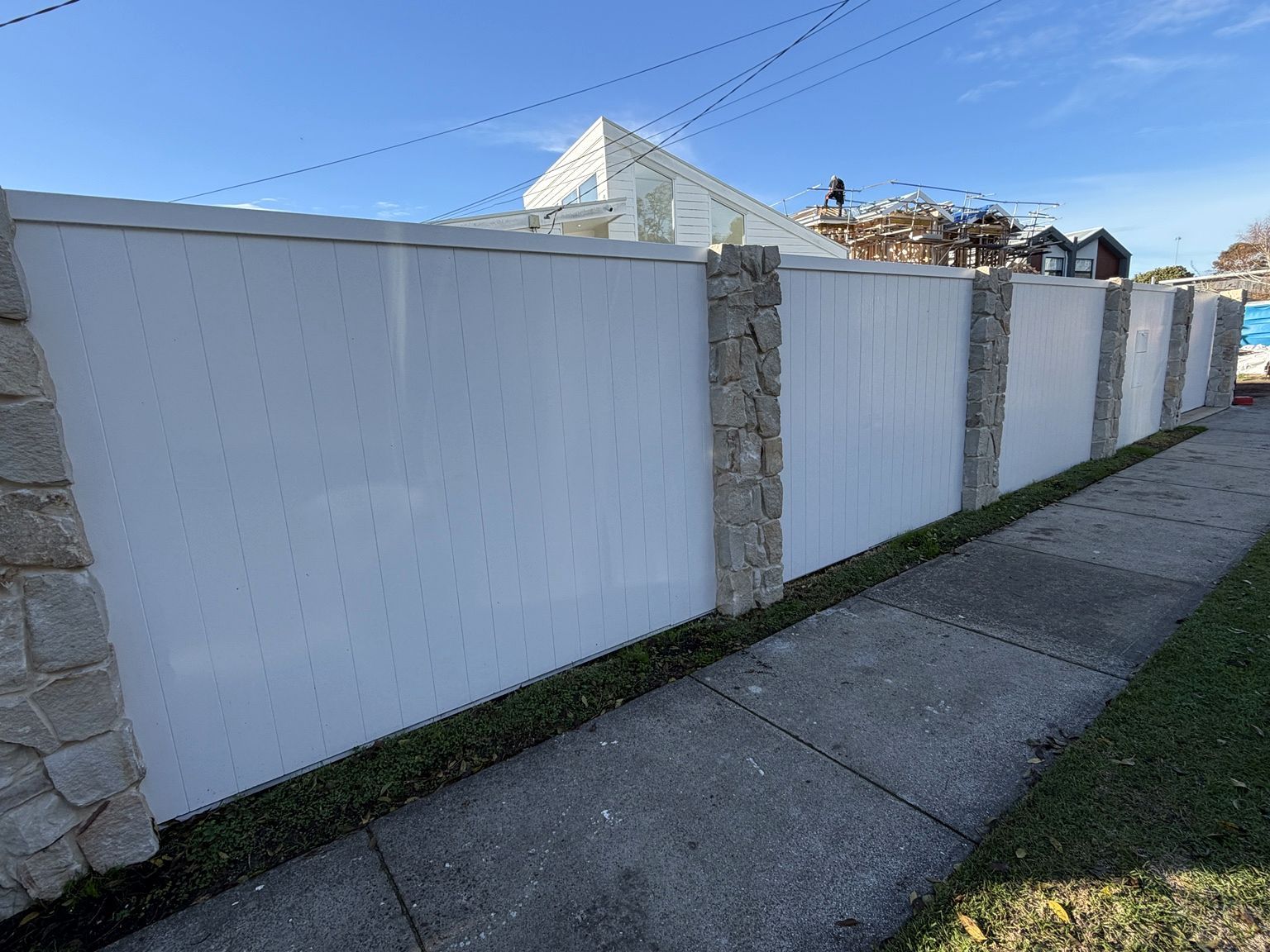 Seaford project: EstateWall with slimwall side section, white axon cladding, santorini stone features. Photo 2 of 7.